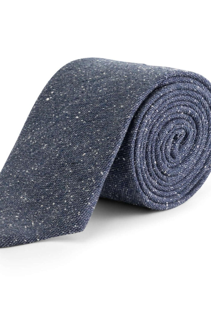 Stropdas zijde mix in navy color, crafted with a wrinkle-free silk-wool-cotton-polyester blend.