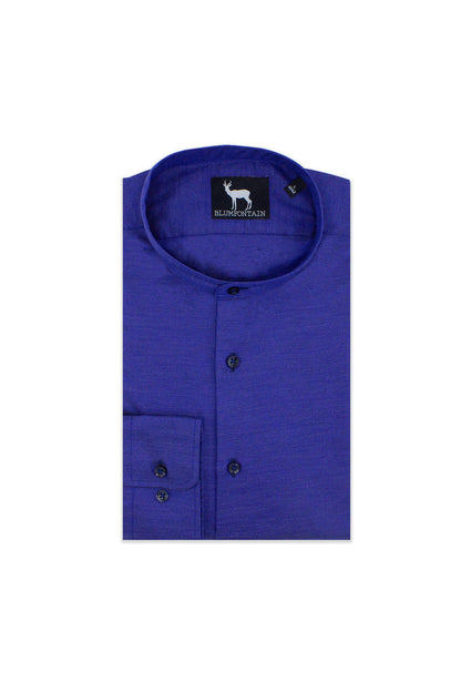 Blumfontain mao kraag navy shirt in deep navy cotton with Mao collar and button detail.