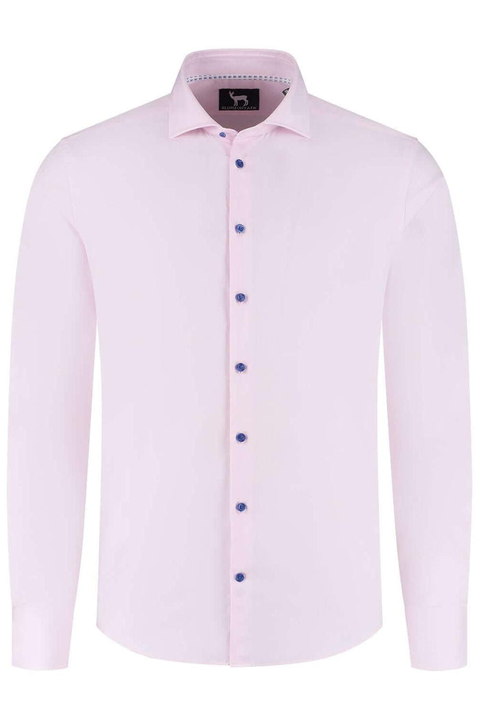 Blumfontain uni twill roze, roze overhemd met blauwe knopen, klassieke kraag en lange mouwen.