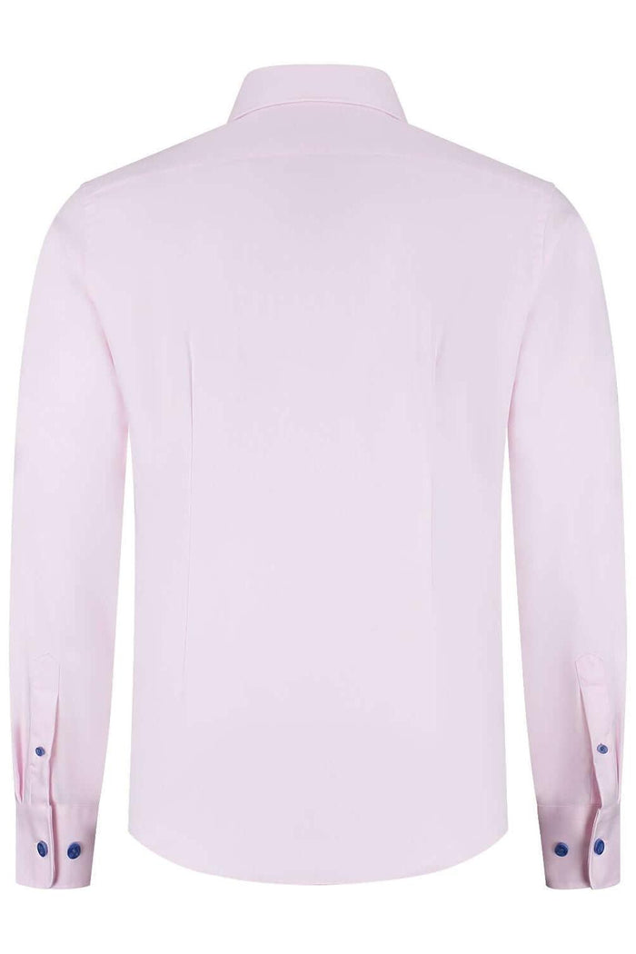 A back view of the Blumfontain uni twill roze, a pink shirt made of 100% cotton with blue buttons.
