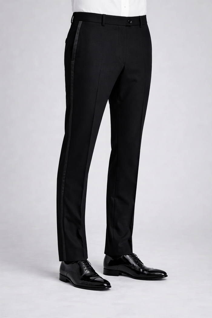 Broek smoking - rokkostuum met rok-smok detail, elegant ontwerp en perfecte pasvorm.