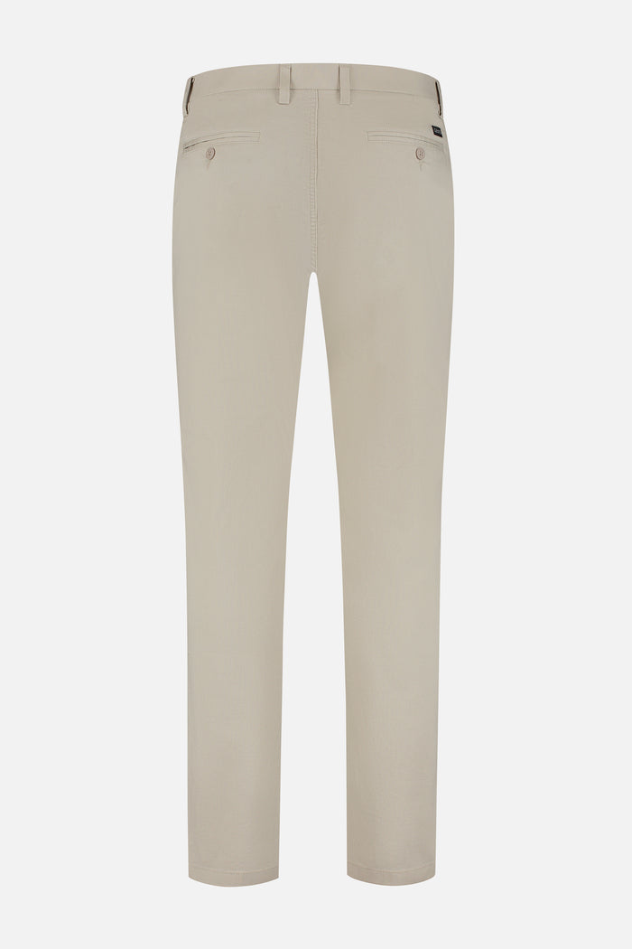 Back view of Chino stretch dobby zand pants in light beige color.