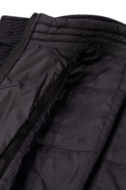 Coat houndstooth windvanger zwart-grijs close-up van warme voering en uitneembare windvanger.