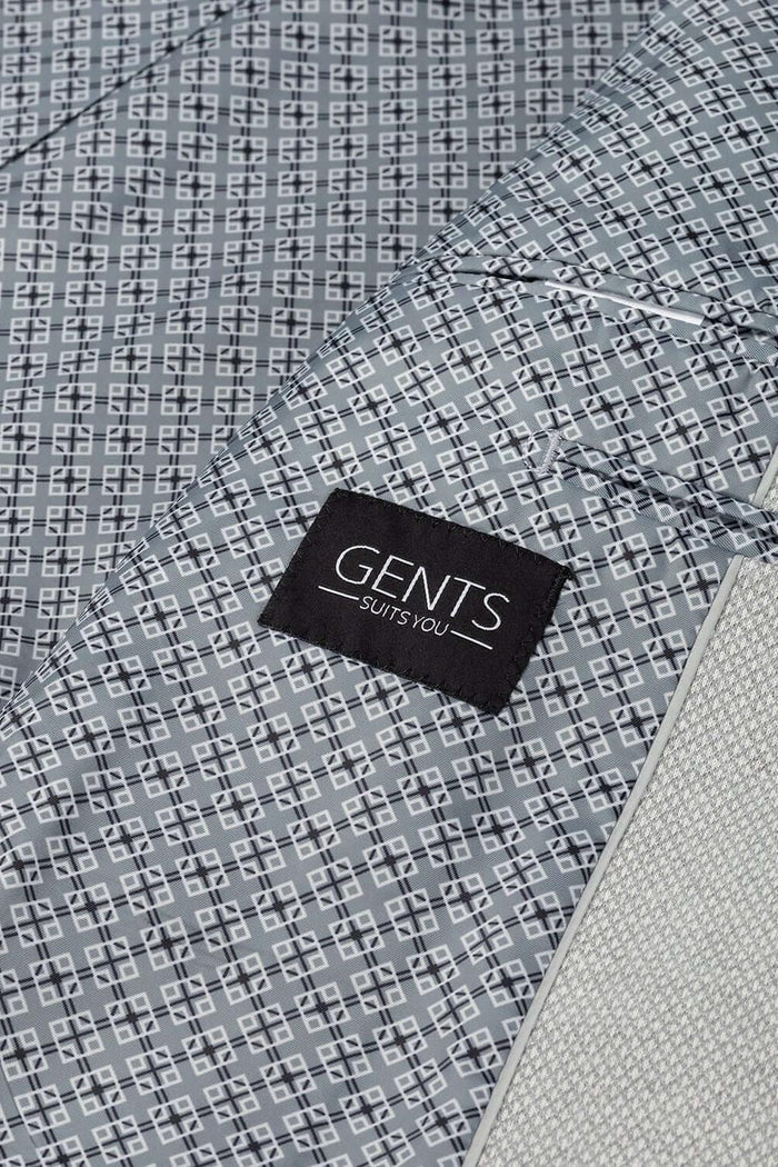 Colbert stretch lichtgrijs, kreukvrij en comfortabel, detail van het GENTS merk.