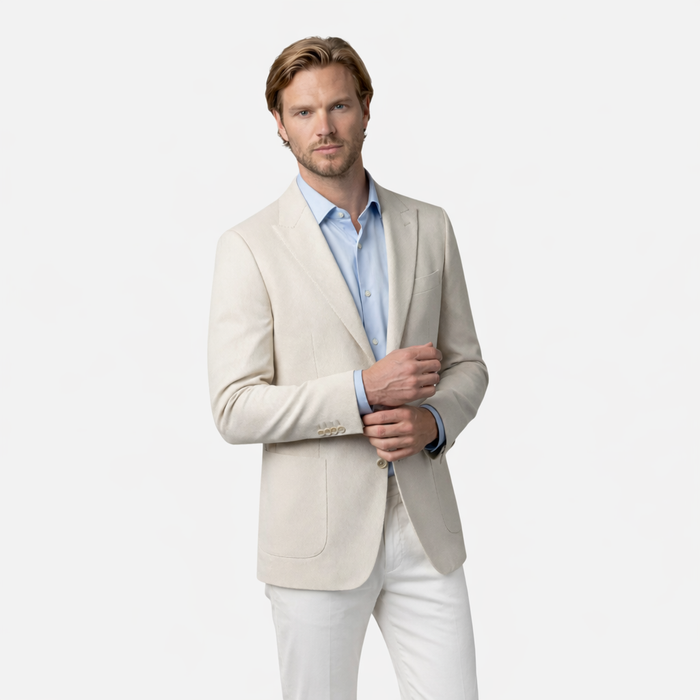 Colbert stretch pique zand in zandkleur met strakke lijnen en knopen, perfect voor formele gelegenheden.