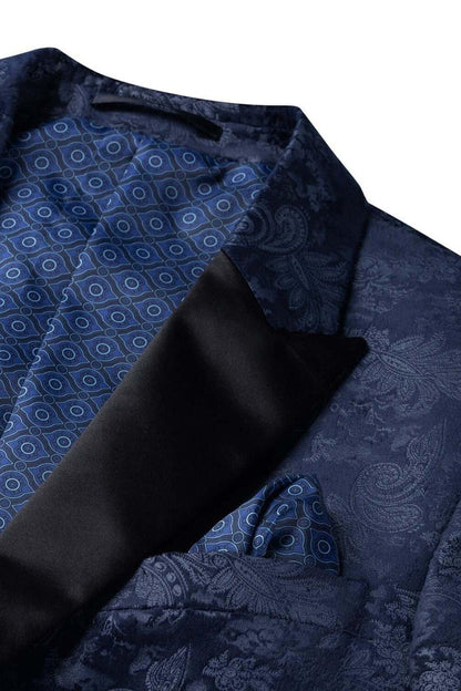 Dinnerjacket paisley velvet blauw met satijnen sjaalkraag en pochet in close-up afbeelding.