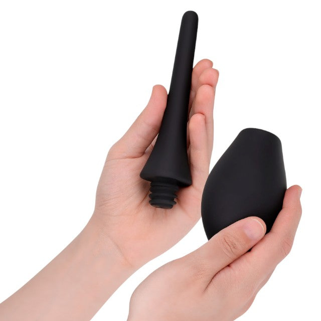 Duș anal ADDICTED TOYS Travel Cleaner Model 3, capacitate 160 ml, compact și ușor de folosit, din silicon moale, negru