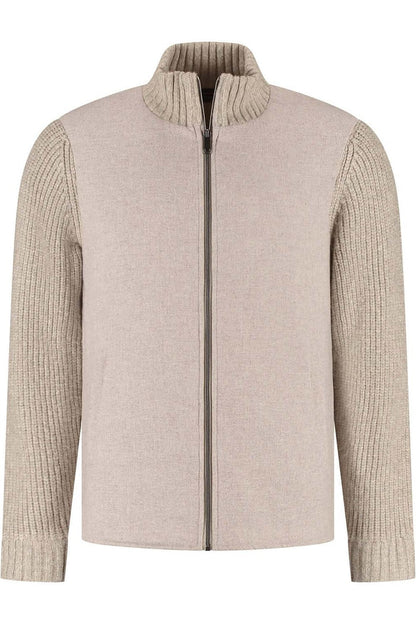 Full-zip cardigan zandbeige with standing rib collar and smooth front panel.