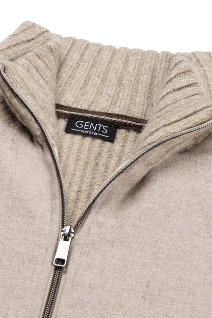 Full-zip cardigan zandbeige with ribbed collar and smooth front detail.