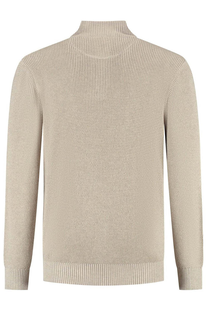 Half zip-knopen structuur ecru achterkant van de trui met knopen en halve ritssluiting in lichte ecru kleur.