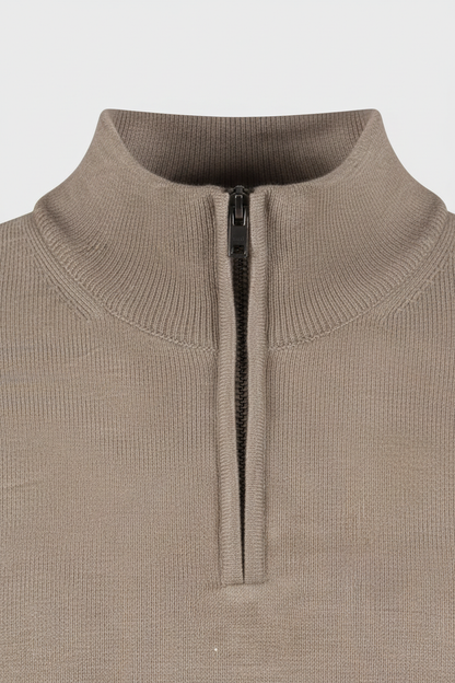 Halfzip merinoblend grijsbruin close-up showing the zipper and texture of the fabric.