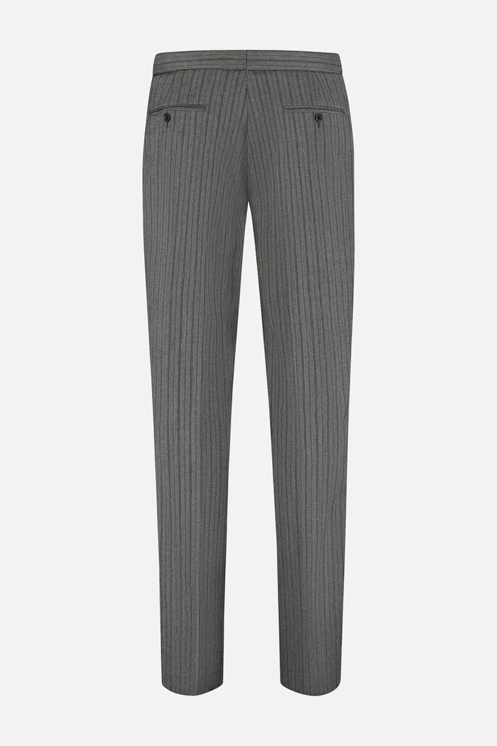 A view of the back of the Jacquet broek pv featuring a striped design and two pockets.
