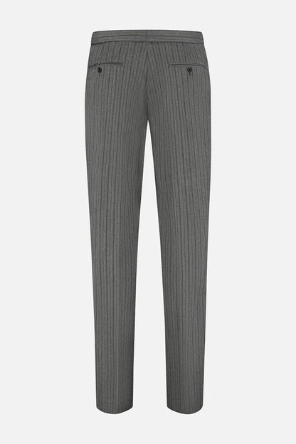 A view of the back of the Jacquet broek pv featuring a striped design and two pockets.