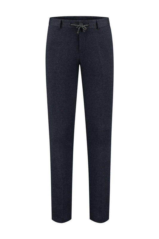 Jog-trousers blauw-sneaker-suit - blauwe jog-trousers met trekkoord en pantalonlook, ademend en kreukvrij.