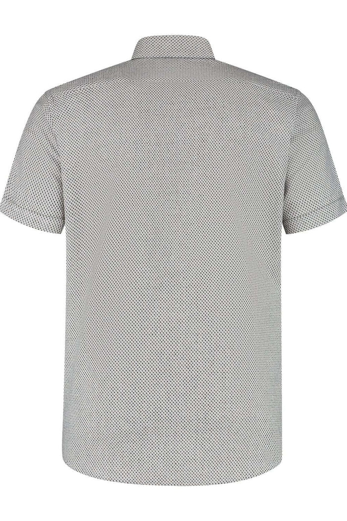 Korte mouw knit figuur wit, achteraanzicht van ademend overhemd met korte mouwen en knoopsluiting.