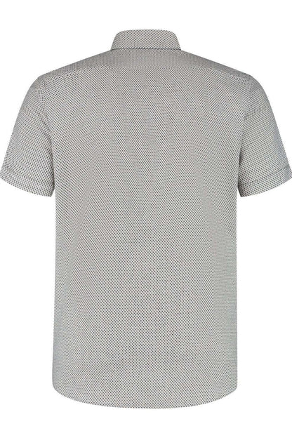 Korte mouw knit figuur wit, achteraanzicht van ademend overhemd met korte mouwen en knoopsluiting.