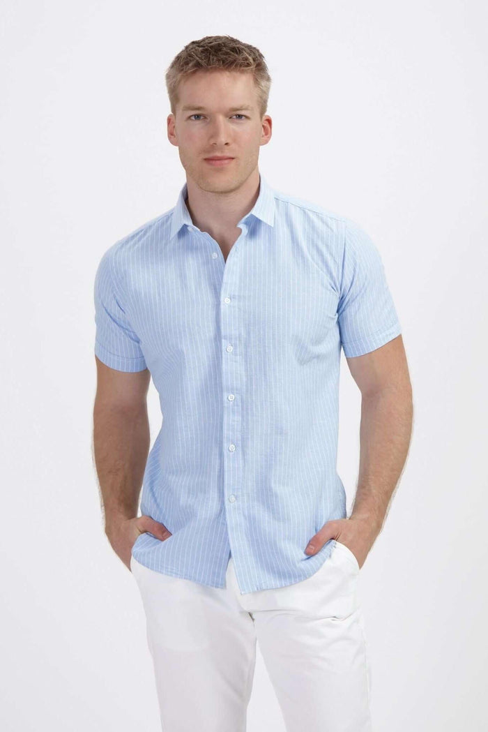 Korte mouw linnen-katoen lichtblauw overhemd met korte mouwen, ademend, perfect voor warme dagen.