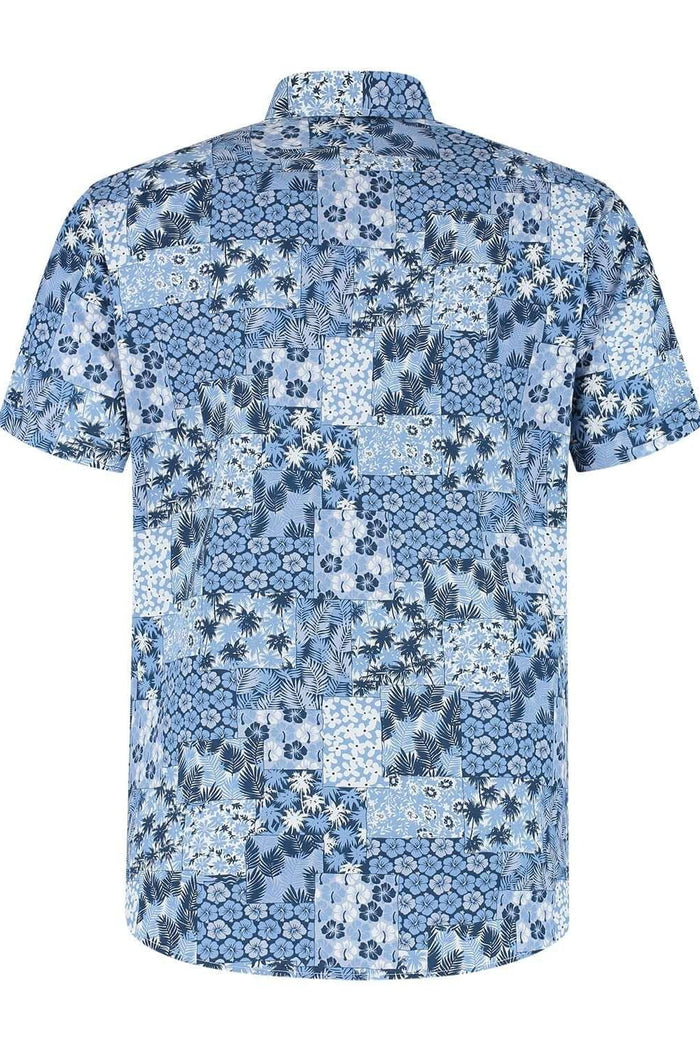 Korte mouw patch bloemprint in blauw katoen met patchwork bloemmotieven, ademend en modern.