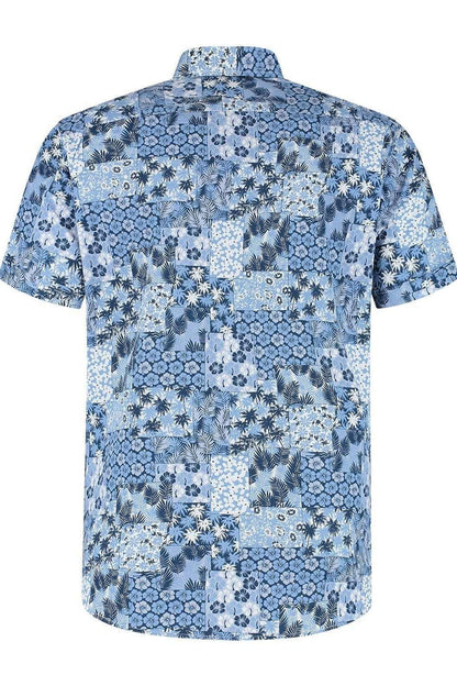Korte mouw patch bloemprint in blauw katoen met patchwork bloemmotieven, ademend en modern.
