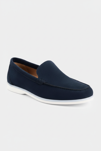 Loafer navy - lichtgewicht microfiber loafer met slip-on ontwerp, navy kleur met witte zool.