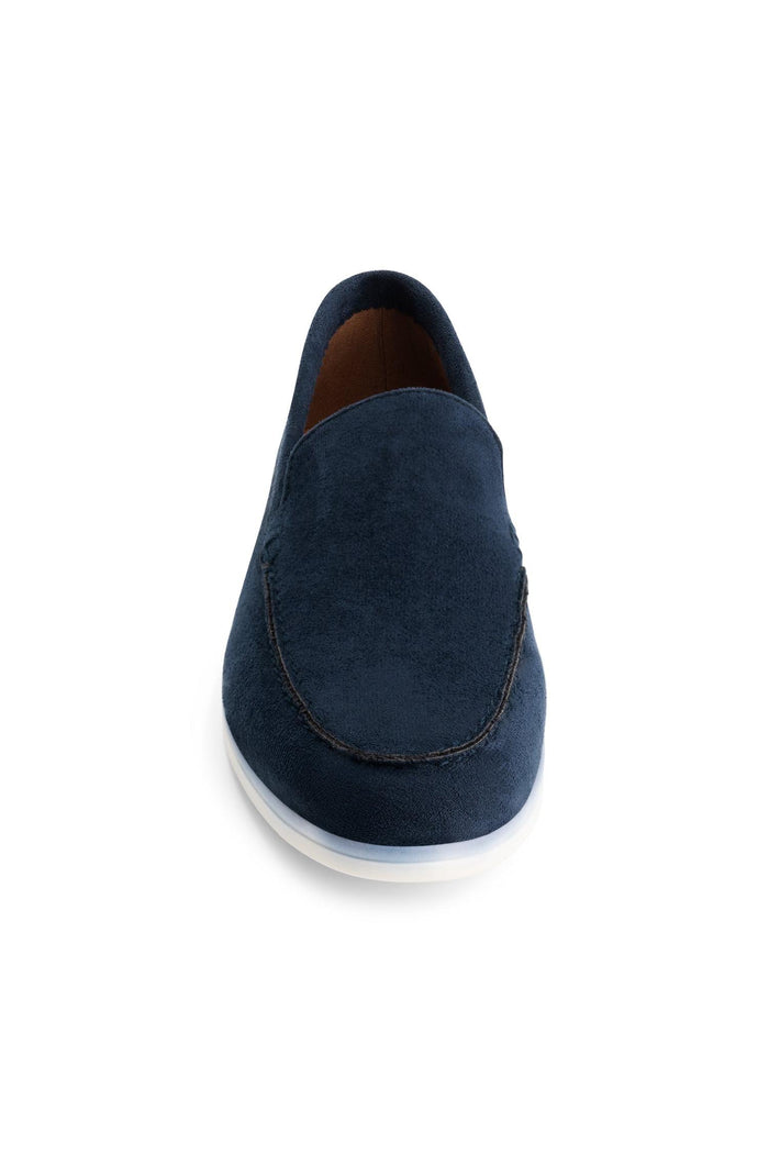 Loafer navy, lichtgewicht microfiber slip-on ontwerp in navy met een eenvoudige en elegante look.
