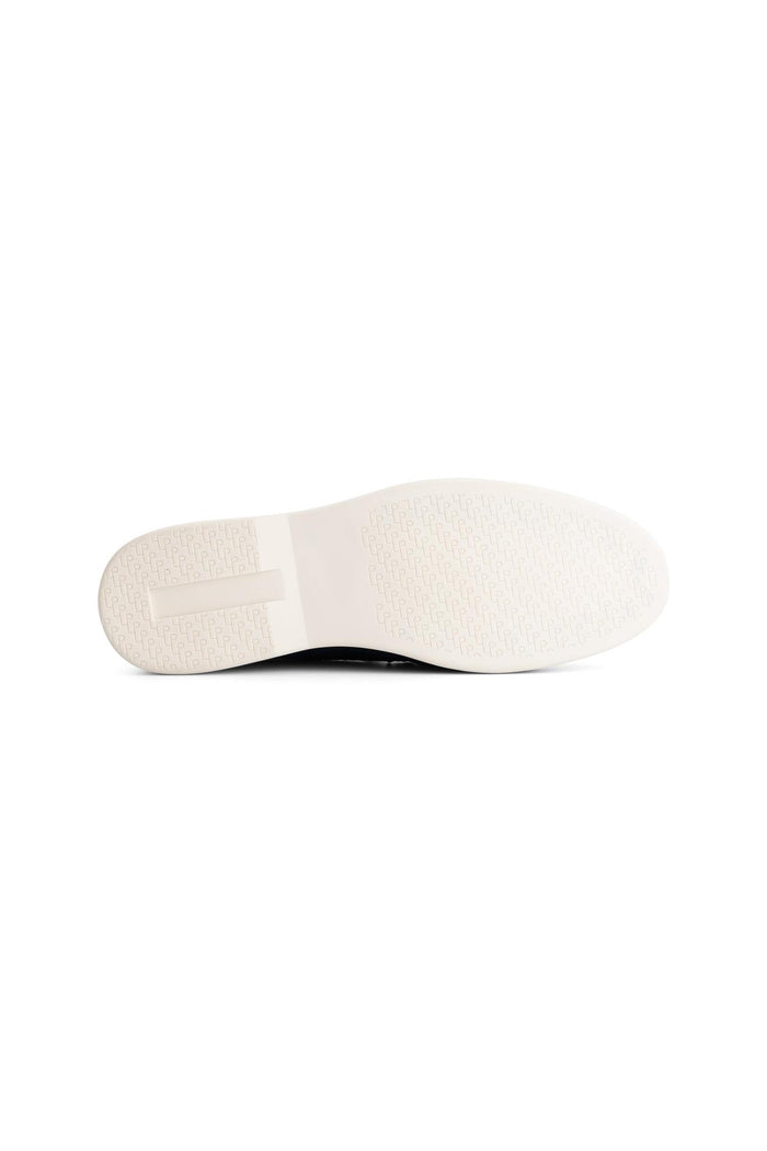 Sole of a Lichtgewicht microfiber loafer navy with a slip-on design.