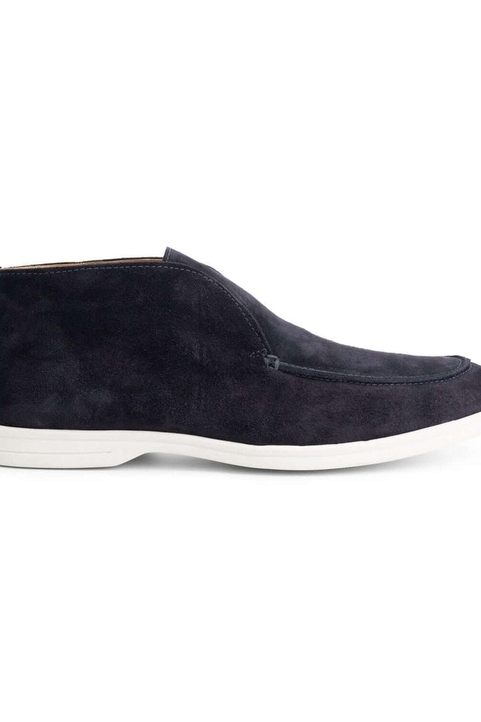 Loafer suede hoog blauw, robuuste suède loafers met moc-toe en slip-on ontwerp.
