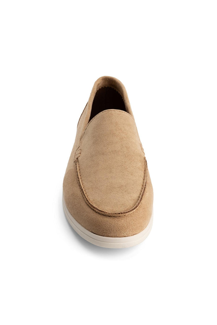 Loafer zand lichtgewicht microfiber loafers met ademend comfort en eenvoudige instap.