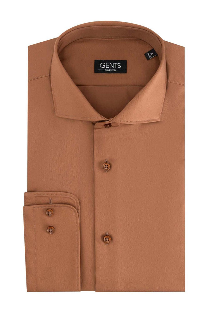 Overhemd satijn roestbruin, ademend katoenen materiaal met subtiele glans, perfect voor elke gelegenheid.