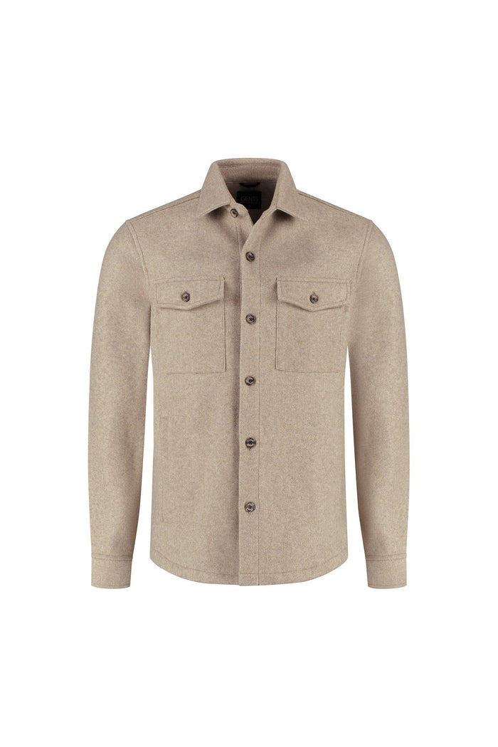 Overshirt beige met lange mouwen, kraag, knoopsluiting en borstzakken.