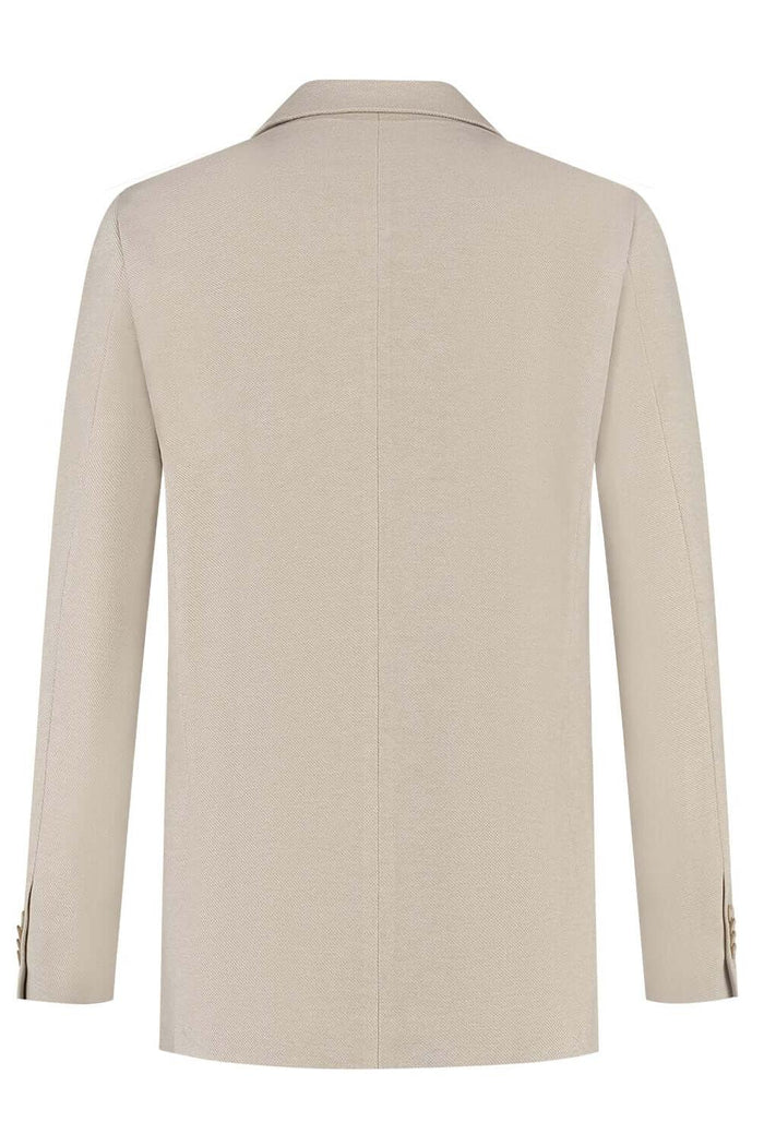 Pak 2-rij stretch dune beige achterzijde van beige tweedelig stretch-pak met moderne snit.