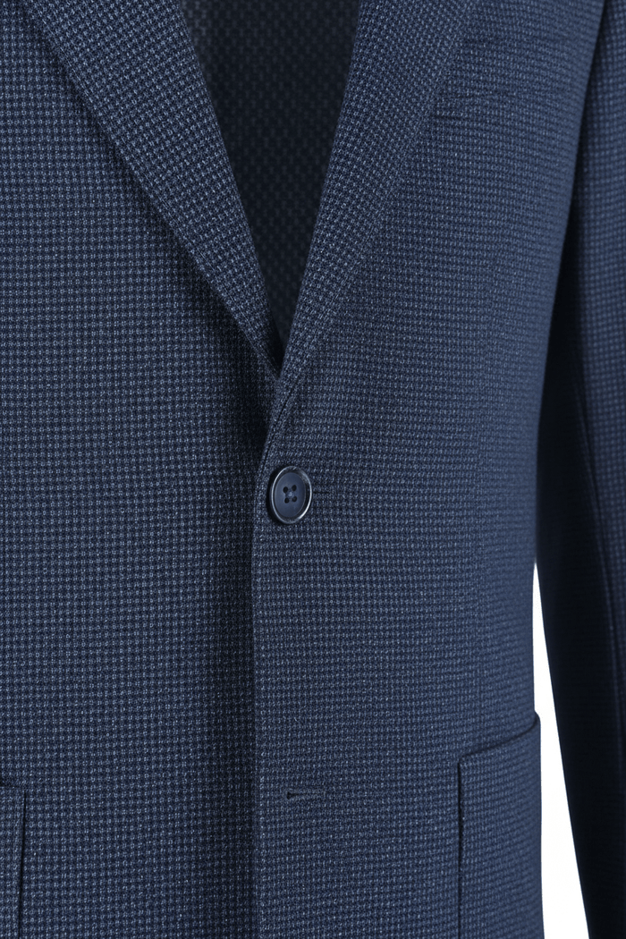 Colbert bi-stretch blauw | dicht bij de knoop en textuur van het moderne, kreukvrije colbert.