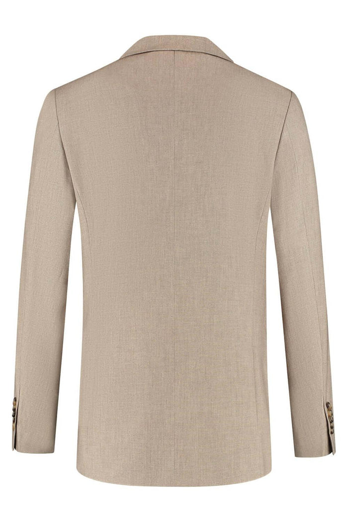 Pak cappuccino beige achterkant van het jasje in beige wolmix met spandex en tencel voor comfort.