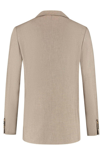 Pak cappuccino beige achterkant van het jasje in beige wolmix met spandex en tencel voor comfort.
