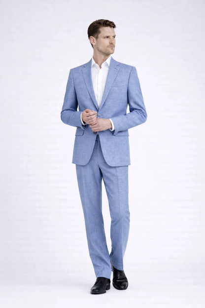 Pak linnenblend duifblauw model met stijlvolle stretch en verfijnde afwerking voor diverse gelegenheden.