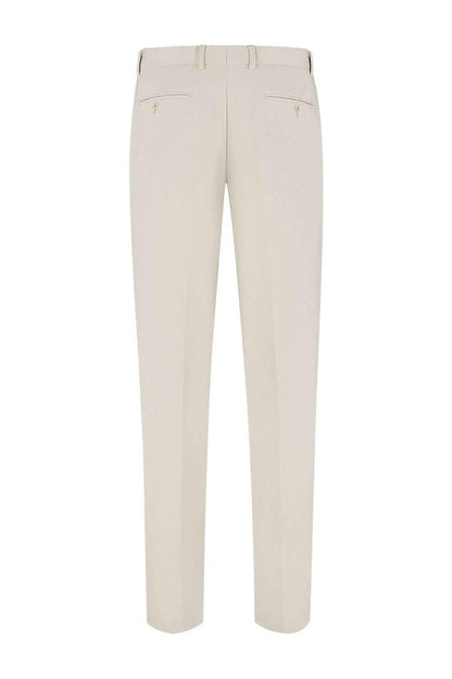 A refined view of Pak Stretch Piqué Zand 2-delig trousers in warm sand color with subtle texture and stretch features.