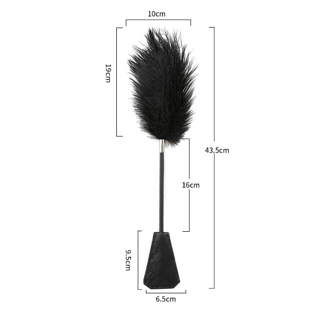 Paletă cu puf de gâdilat B-SERIES Fetish Feather Crop, pentru jocuri erotice BDSM, design cu dantelă, culoare negru