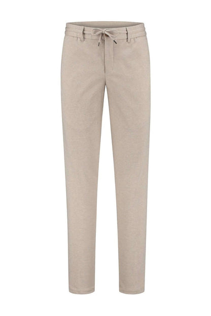 Pantalon uni stretch zand, zandkleurige slim-fit broek met stretch, ideaal als basisstuk.
