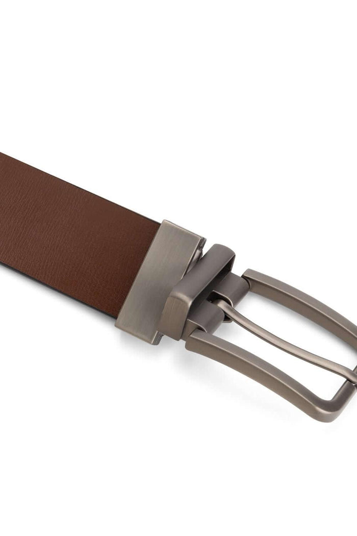 Reversible riem leder zwart/bruin met draaibare gesp, detail van de bruin lederen riem.