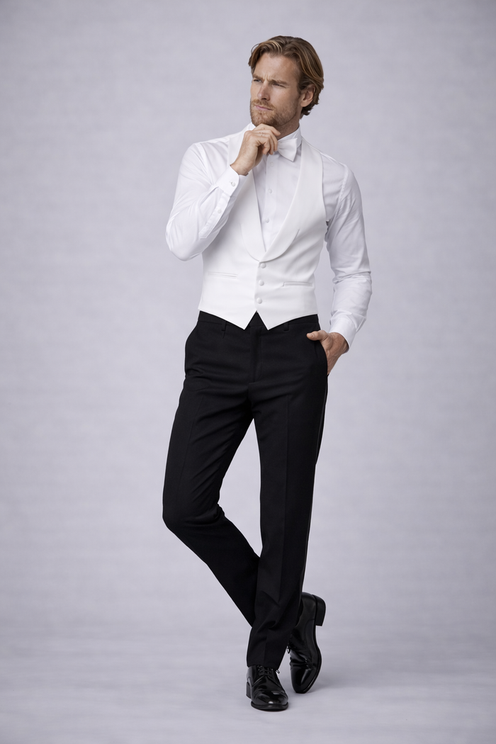 Stylish man wearing a Rokkostuum compleet for formal occasions with a strict dress code.