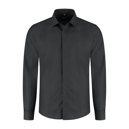Smoking overhemd plat glad zwart met verborgen knoopsluiting en gladde afwerking, stijlvolle zwarte blouse.