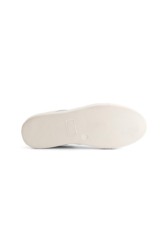 Onderzijde van Sneaker leder wit met comfortabele pasvorm en ademend leer.