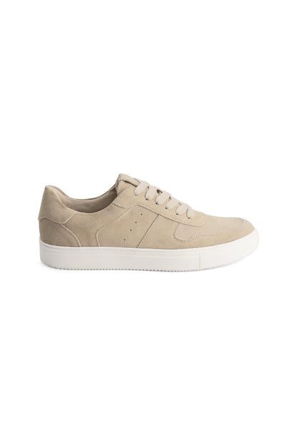 Sneaker suede zand, zandkleurige suède sneaker met ademend comfort en stijl.