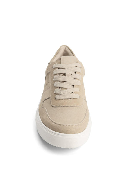 Sneaker suede zand - zandkleurige suède sneaker met ademend comfort en stijl.