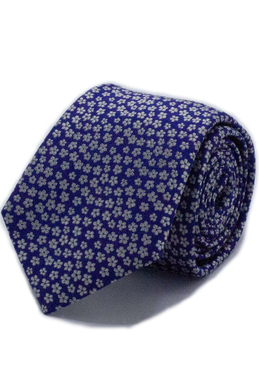 Stropdas zijde blauw met subtiel dessin, ademend en veelzijdig accessoire voor elke gelegenheid.