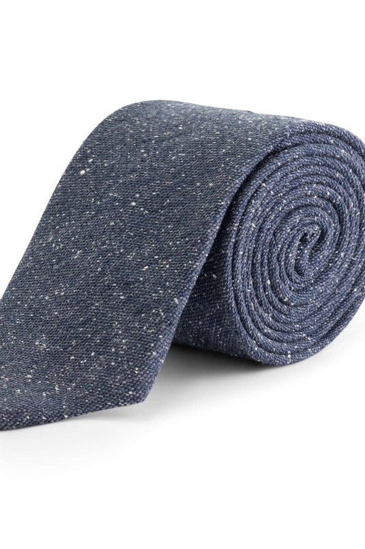 Stropdas zijde mix in navy color, crafted with a wrinkle-free silk-wool-cotton-polyester blend.