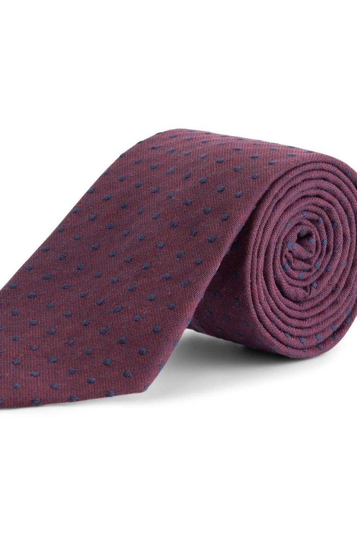 Stropdas zijde mix in rode zijde-wol-katoen met ademend comfort en blauwe stippenpatroon.