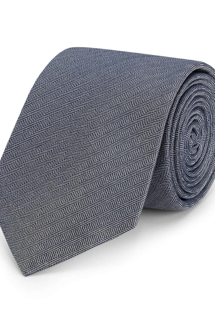 Stropdas zijde patronen donkerblauw, donkerblauwe zijden stropdas met visgraatpatroon.