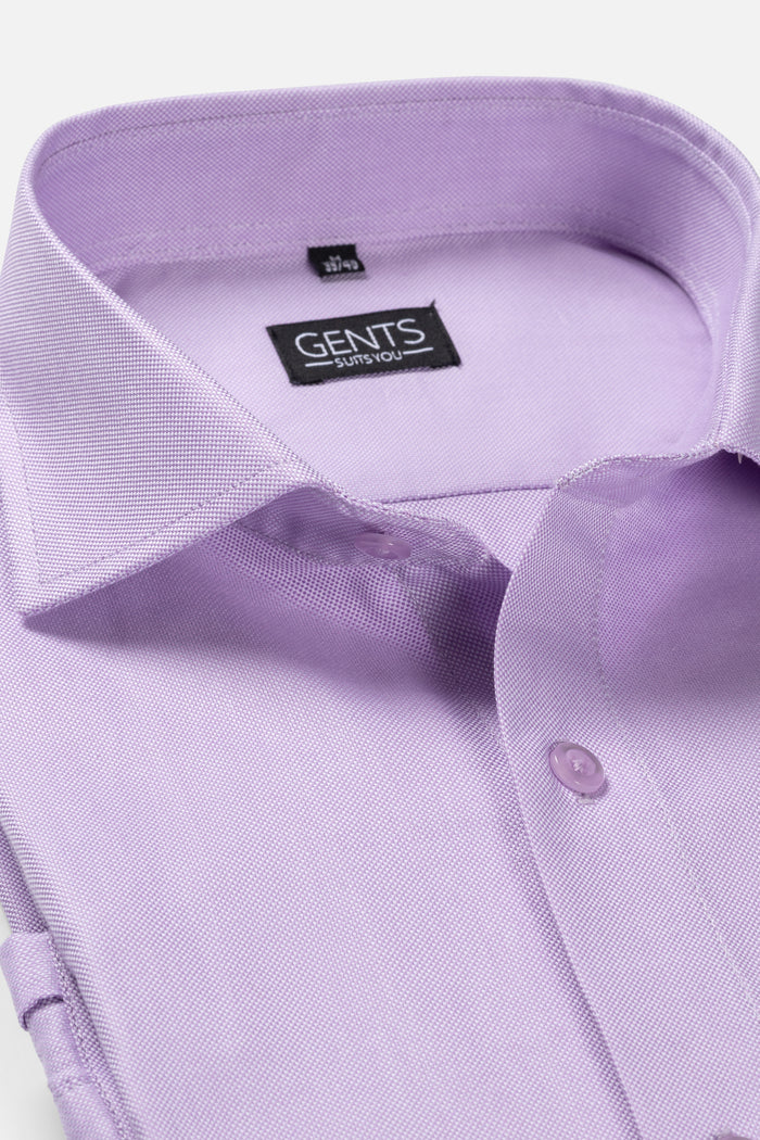 Structure lila shirt with a lavender hue, perfect for stylish and modern outfits.