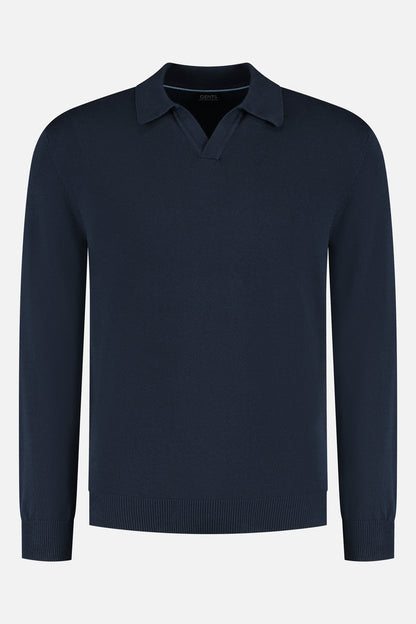 Trui riva katoen blauw, een stijlvolle blauwe trui met lange mouwen en een comfortabele kraag.